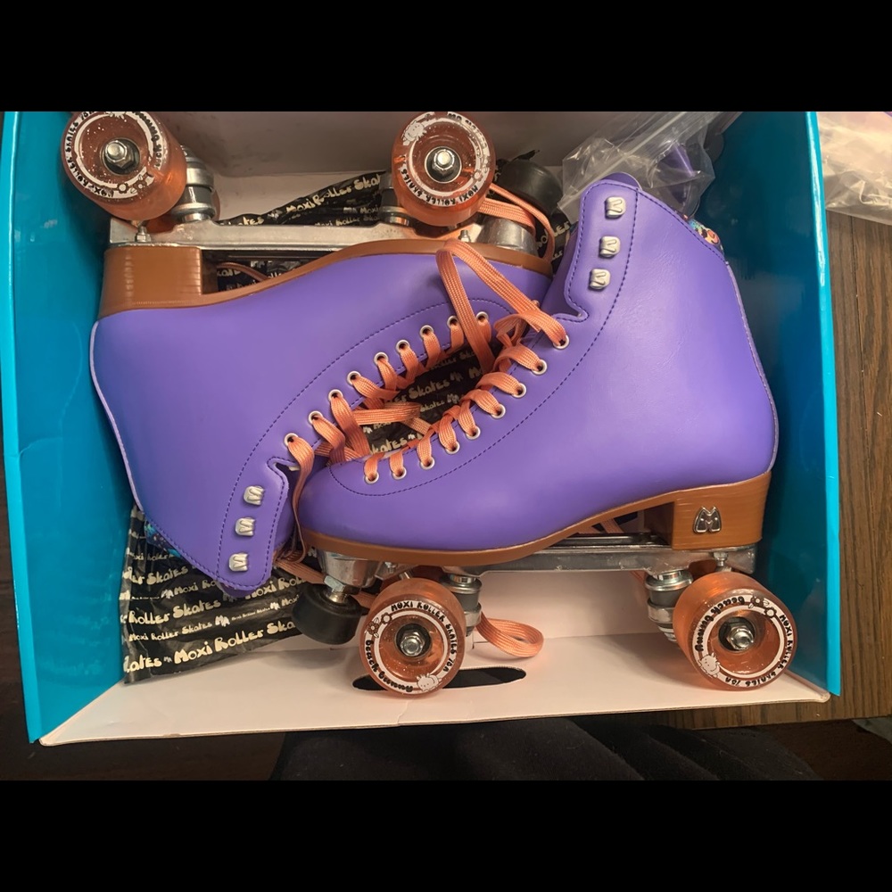Moxi Beach Bunny roller skates